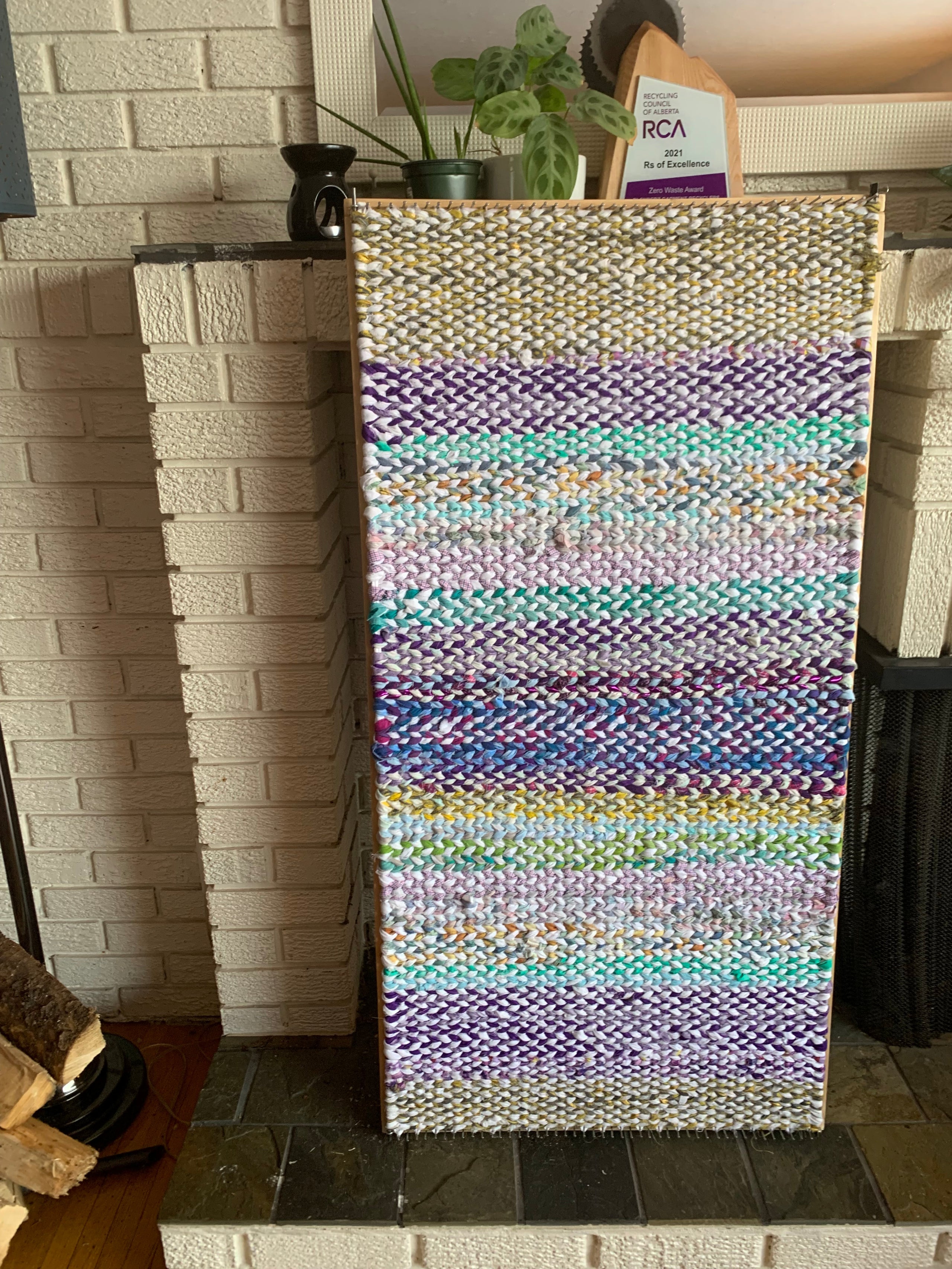 Make a woven rag rug using the twining method